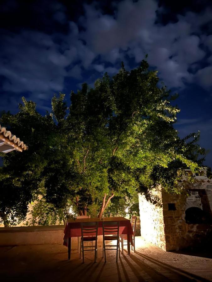 Aνεξάρτητη Παραδοσιακή Πέτρινη Κατοικία Corinth Exteriör bild