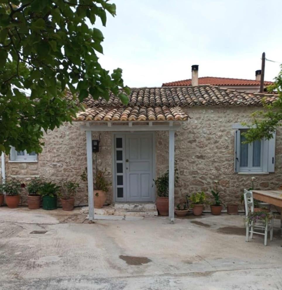 Aνεξάρτητη Παραδοσιακή Πέτρινη Κατοικία Corinth Exteriör bild