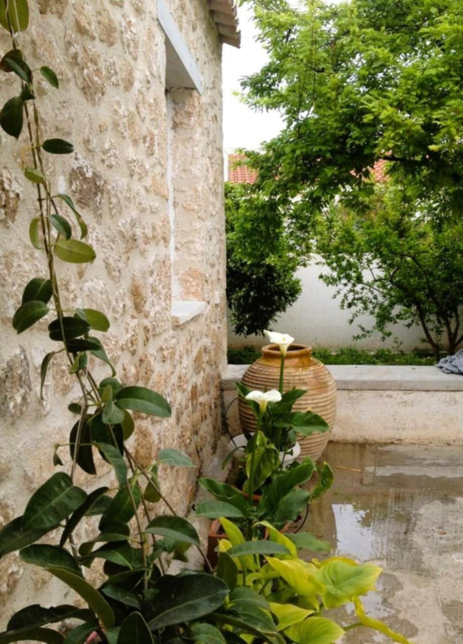 Aνεξάρτητη Παραδοσιακή Πέτρινη Κατοικία Corinth Exteriör bild